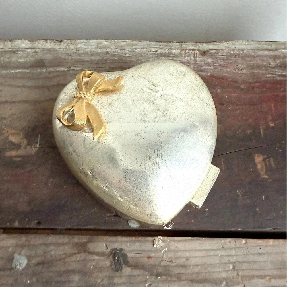 International Silver Co Heart Shaped Silverplate Trinket Box‎